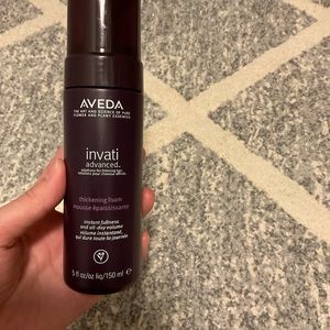 Aveda invati advanced™ thickening foam